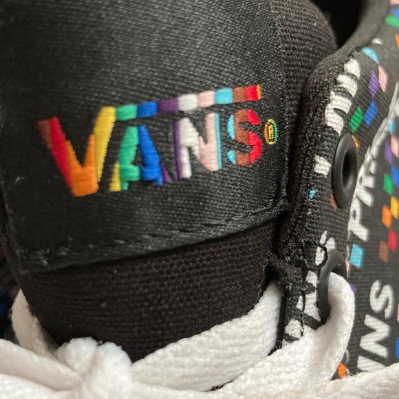 NWOB Vans Doheny “Love Wins” Pride Sneaker, Embroidered Rainbow Logo - Picture 5 of 10